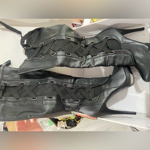 New black heel boots